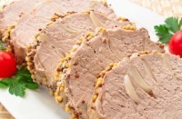 Запеченная с имбирем и чесноком свинина