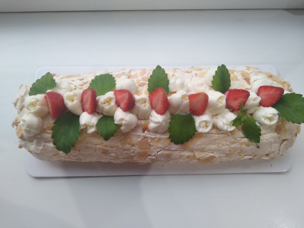 Меренговый рулет