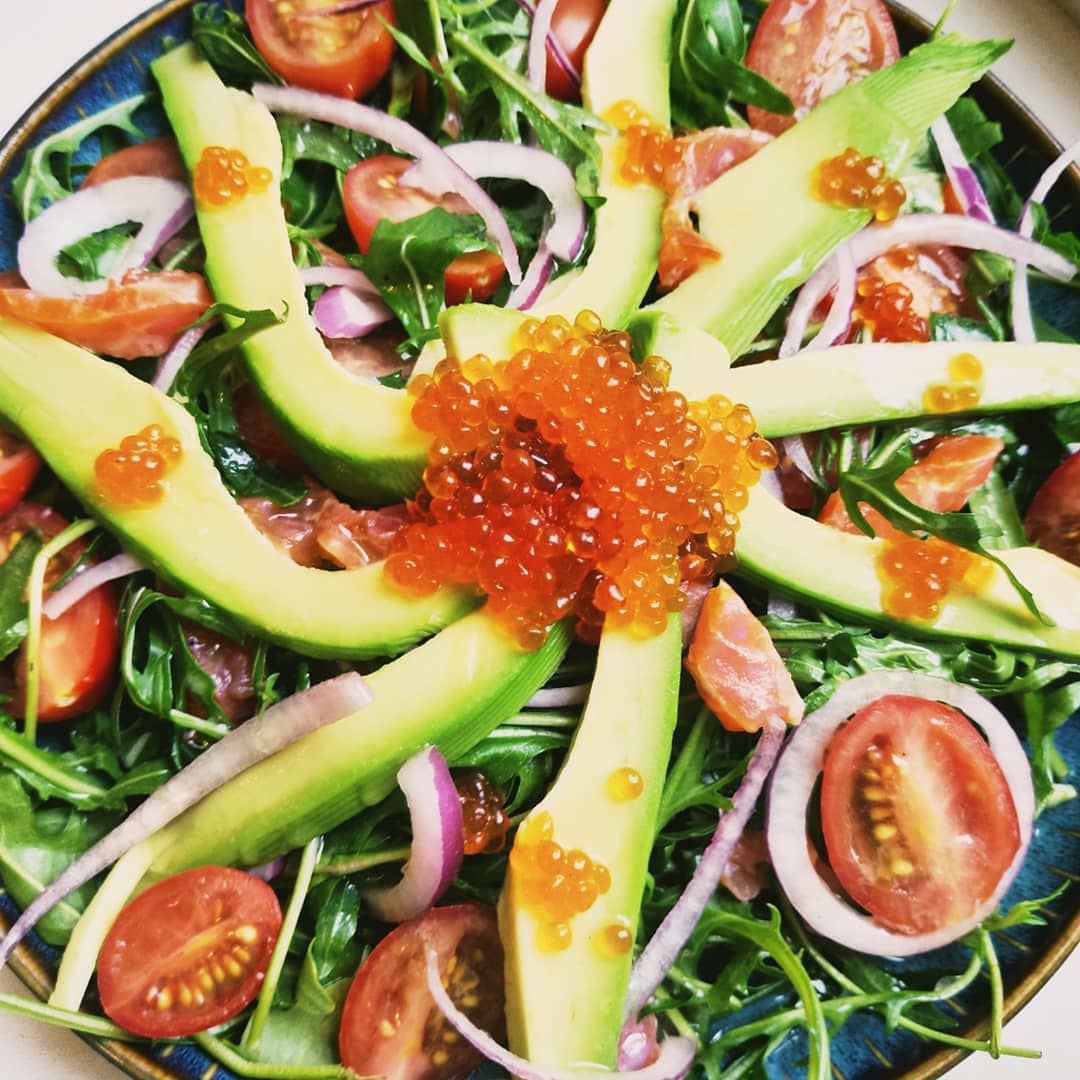 Салат с авокадо лососем и красной икрой рецепт 👌 с фото пошаговый | Как готовить салаты