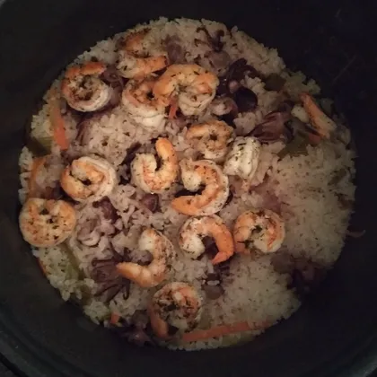 Чесночный рис с морепродуктами