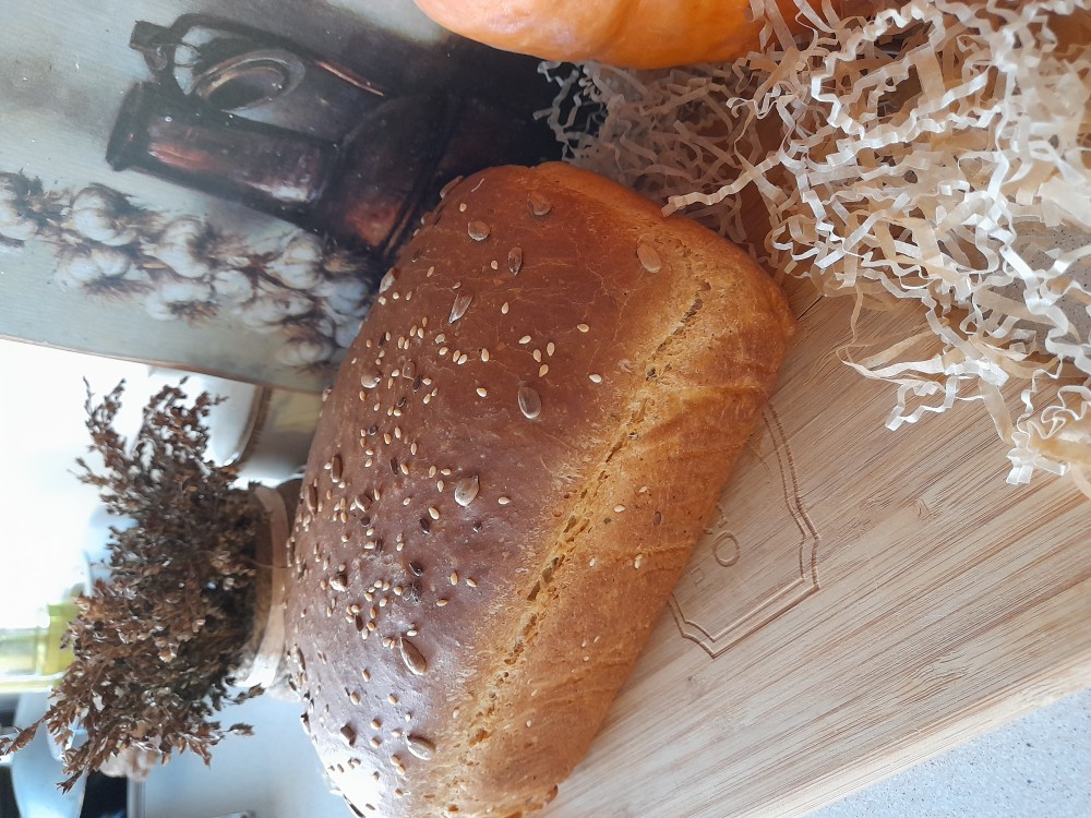 Хлеб пшенично - ржаной с семенами