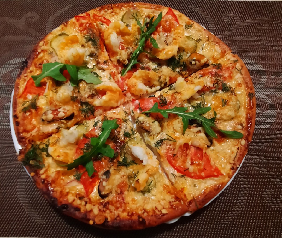 Домашняя пицца с морепродуктами