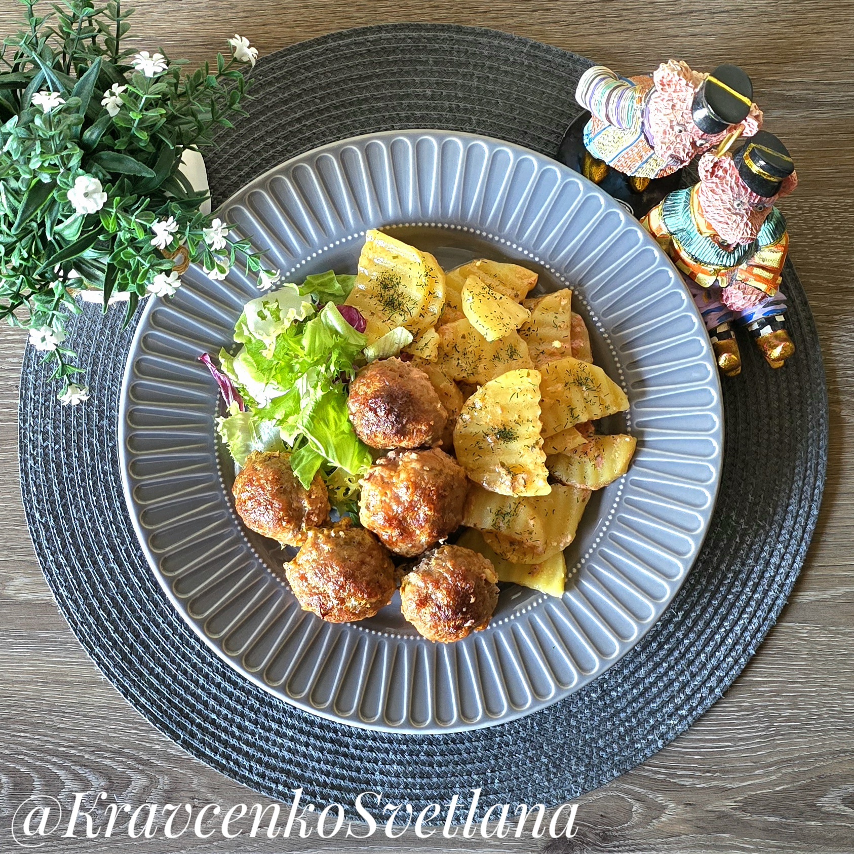 Фрикадельки с картофелем в духовке