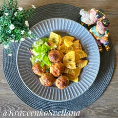 Фрикадельки с картофелем в духовке