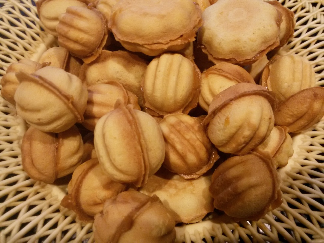 Орешки со сгущенкой: классический рецепт приготовления