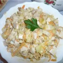 Салат лососевый с кукурузой