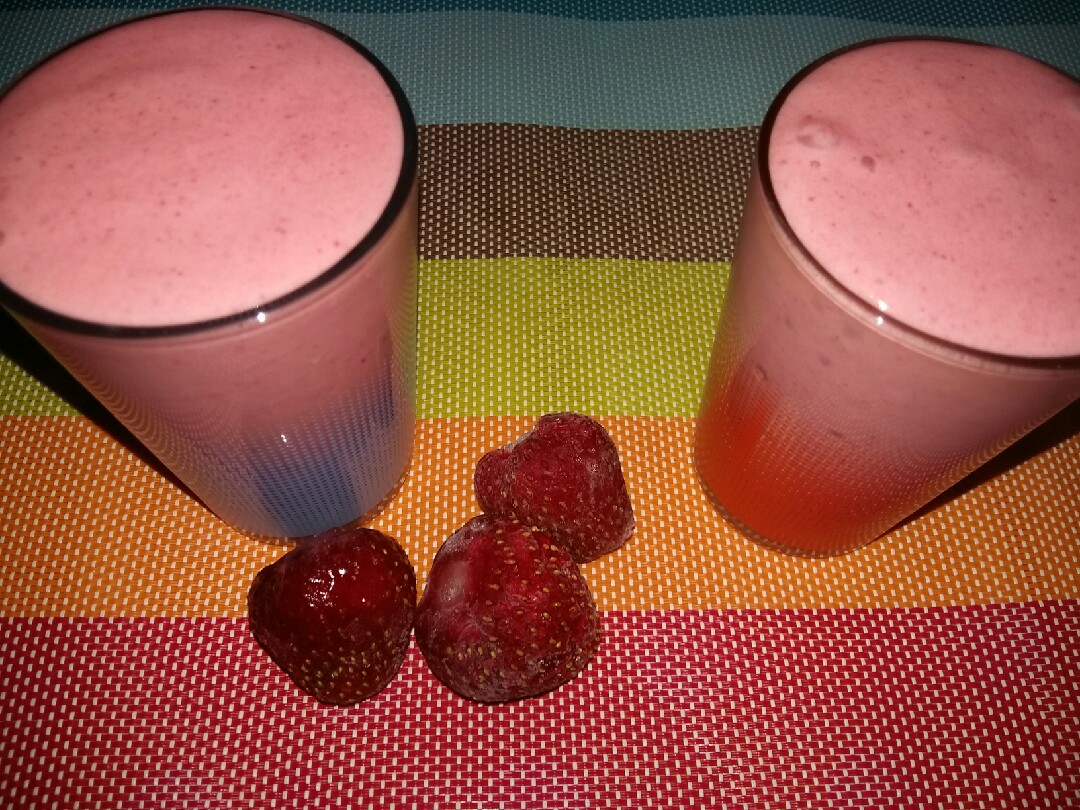 Клубнично-банановый смузи🍓🍌