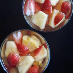 Десерт с фруктами в желе 🍍🍓🍨