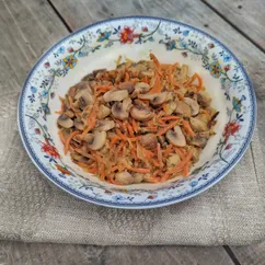 Постный салат с грибами