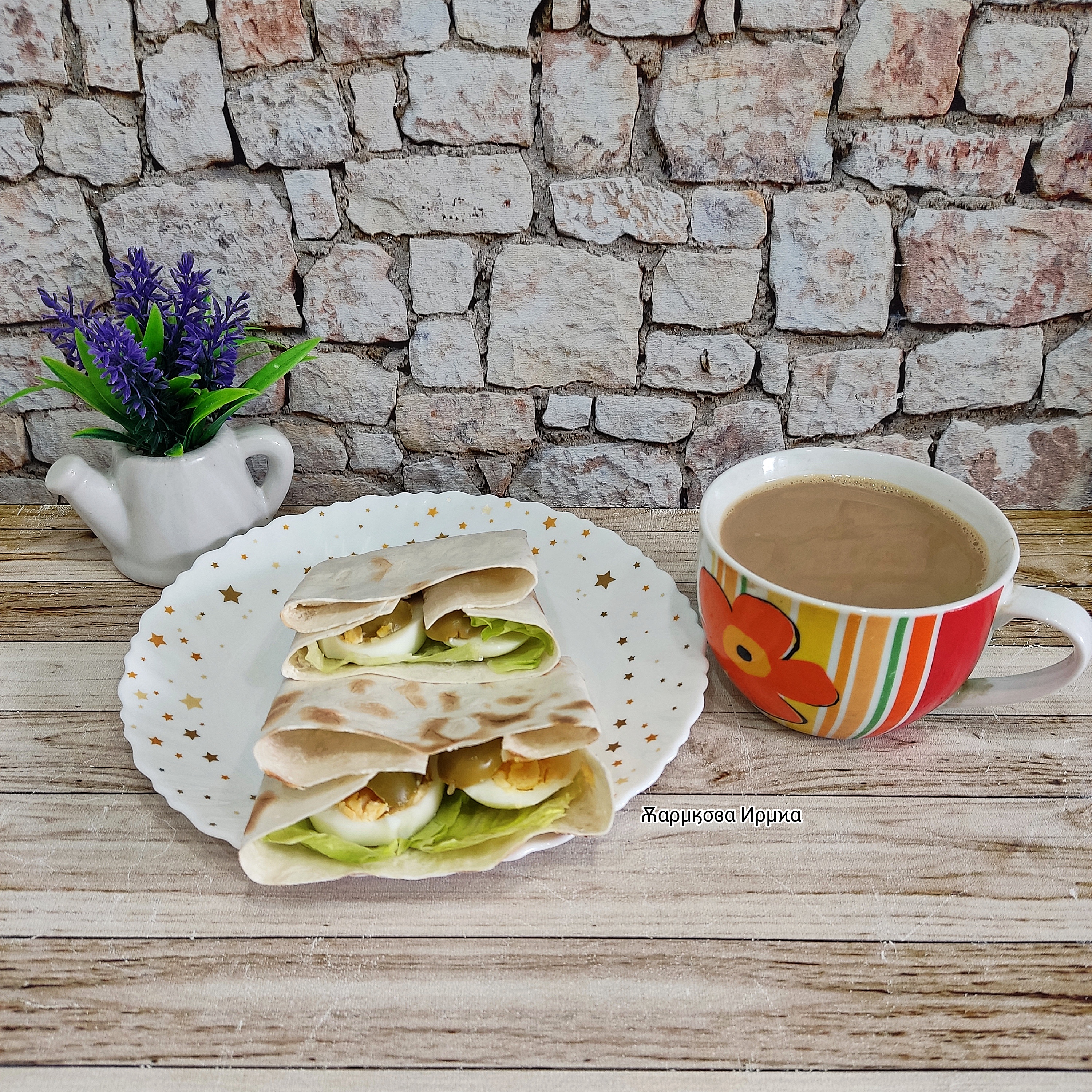 Перекус в лаваше с оливками и яйцом 