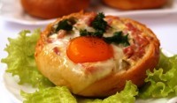 Закусочные булочки с яйцом и ветчиной