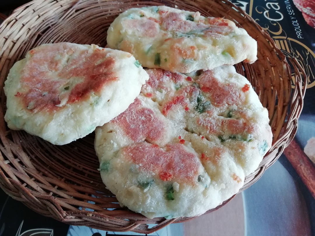 Лепешки с сыром и зеленым луком