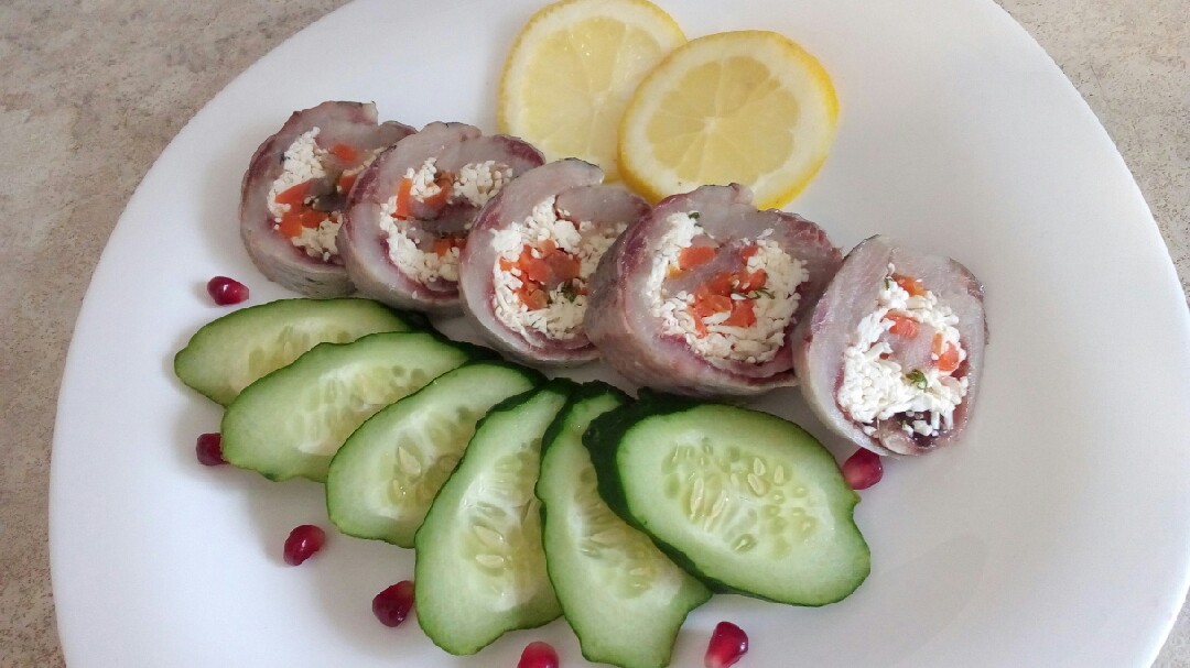 Закусочные рулетики из сельди