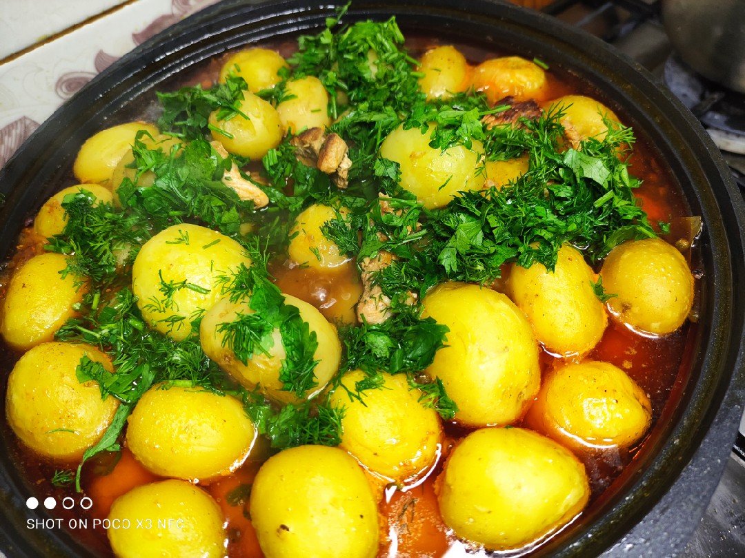 Картофель с мясом в казане