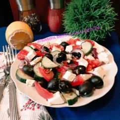 Греческий салат с фетаксой