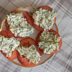 Помидоры с сыром, чесноком и укропом) 🧀🍅