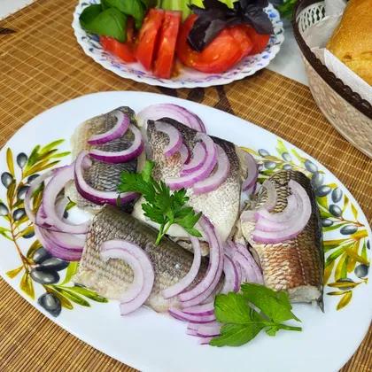 Маринованная рыба с луком