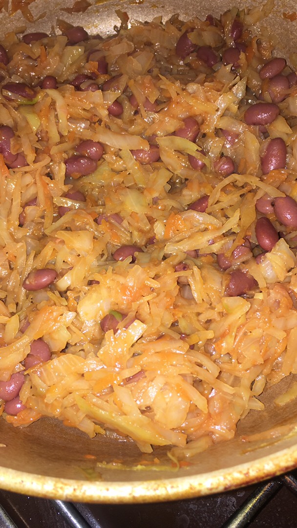 Тушеная капуста с фасолью