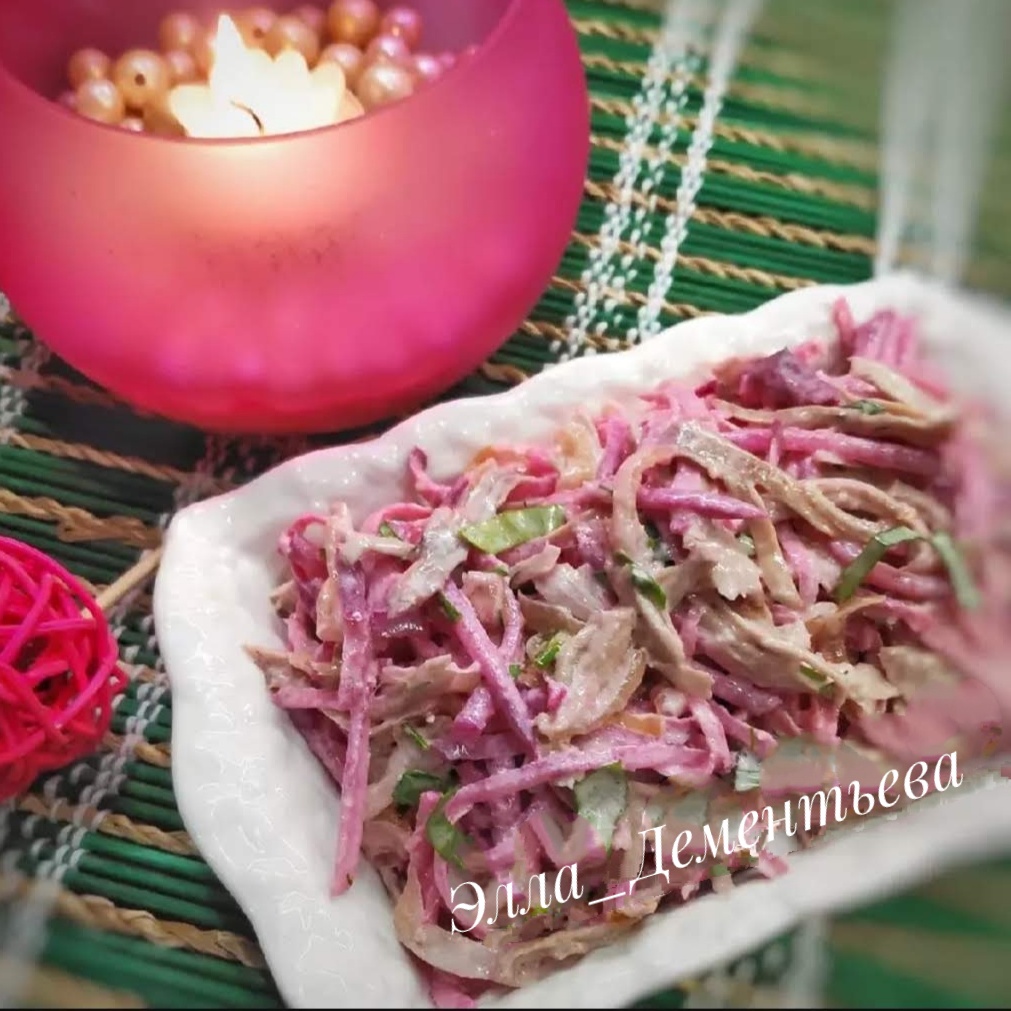 Салат со свининой и розовой редькой