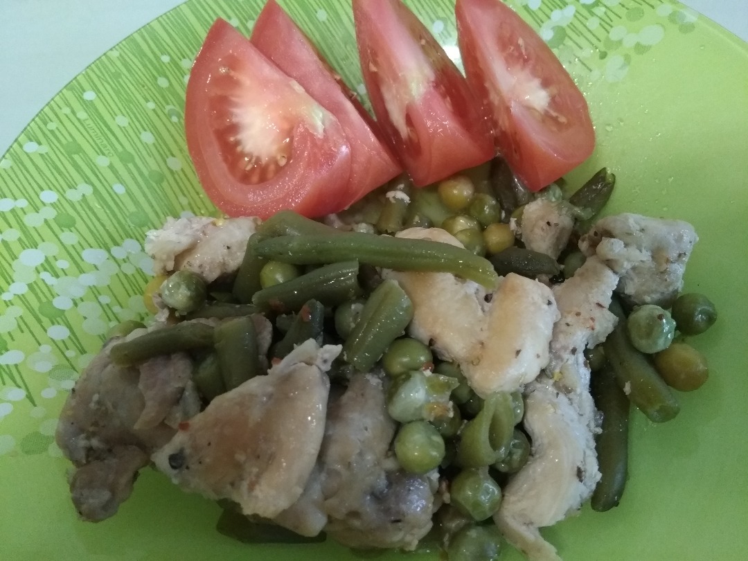 Тушёная курочка с овощами