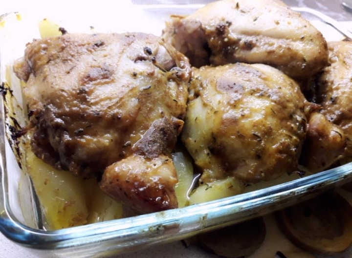 Картофель с куриными бедрышками
