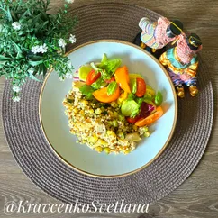 Жемчужная перловка с кабачком и куриным филе