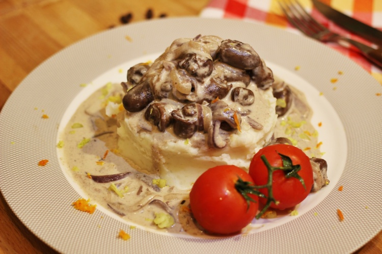 Куриные сердечки в сметане