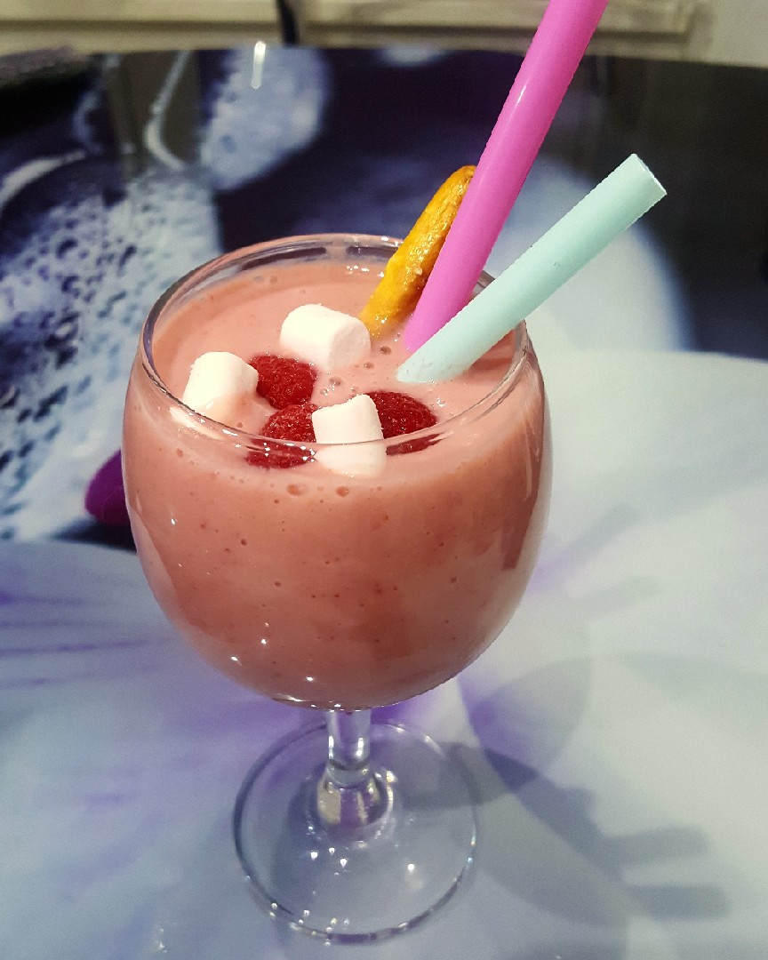 Клубничный смузи с овсяными хлопьями