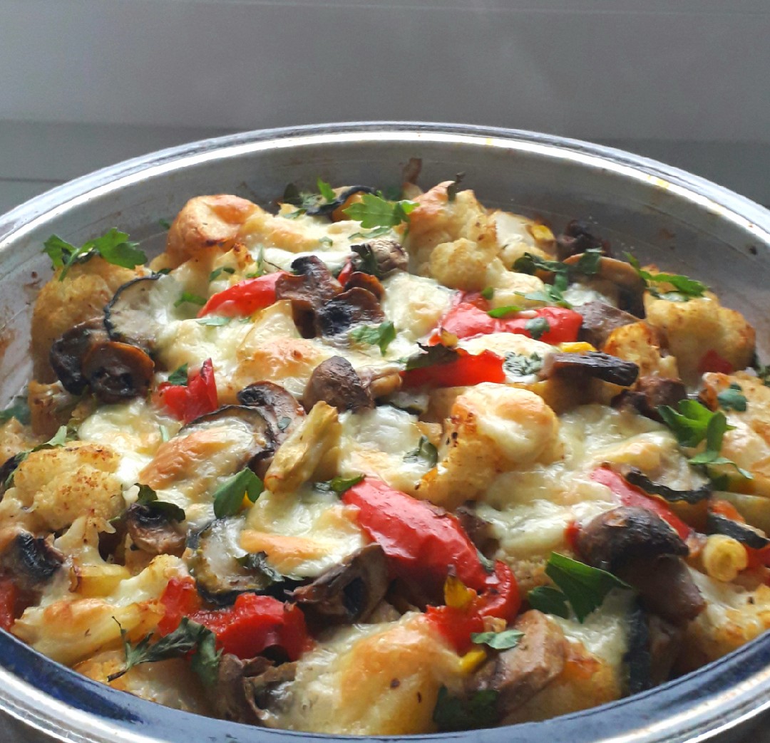 Цветная капуста,запеченная с овощами и мини-моцареллой📍