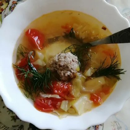 Суп с фрикадельками и свежими помидорами
