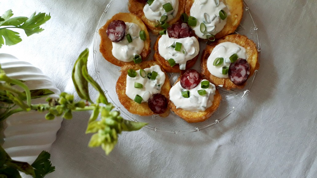 Кабачки в кляре с чесночно- сметанным соусом