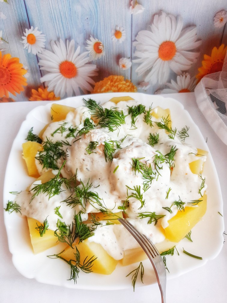 Фрикадельки в сметанно-сырном соусе 🍽
