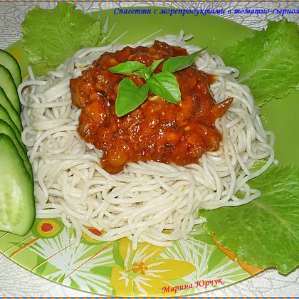 Спагетти с морепродуктами в томатно-сырном соусе