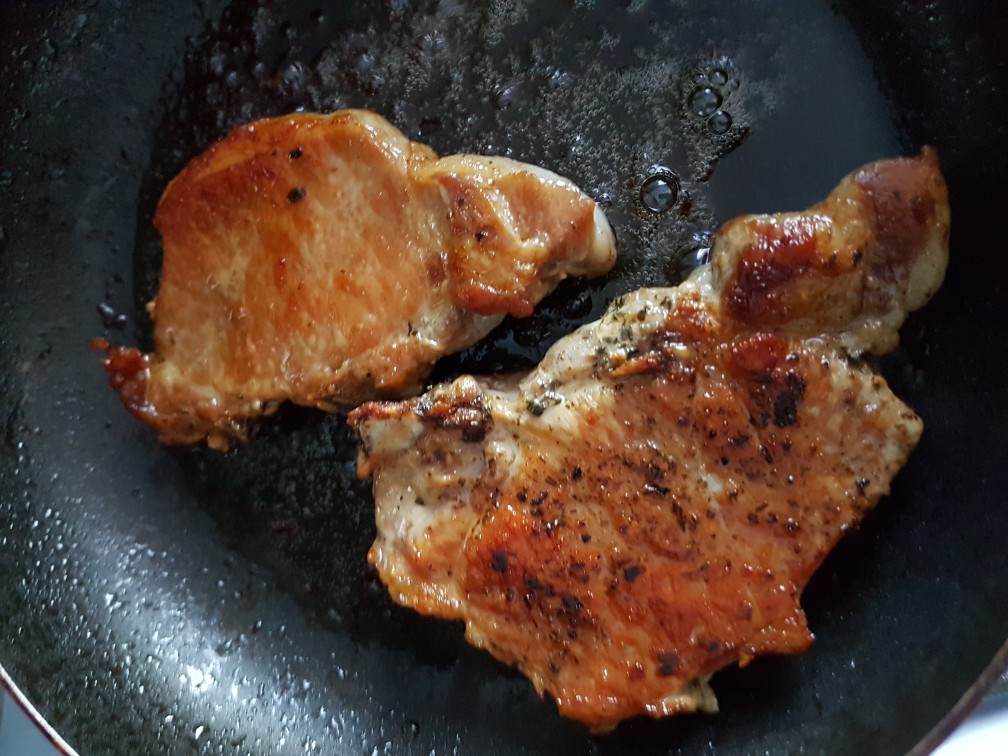 Антрекот из свинины – рецепт с фото, как приготовить на косточке на сковороде