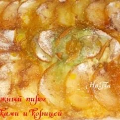 Творожный пирог с яблоками и корицей