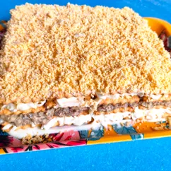 Закусочный торт-салат из крекеров с рыбными консервами