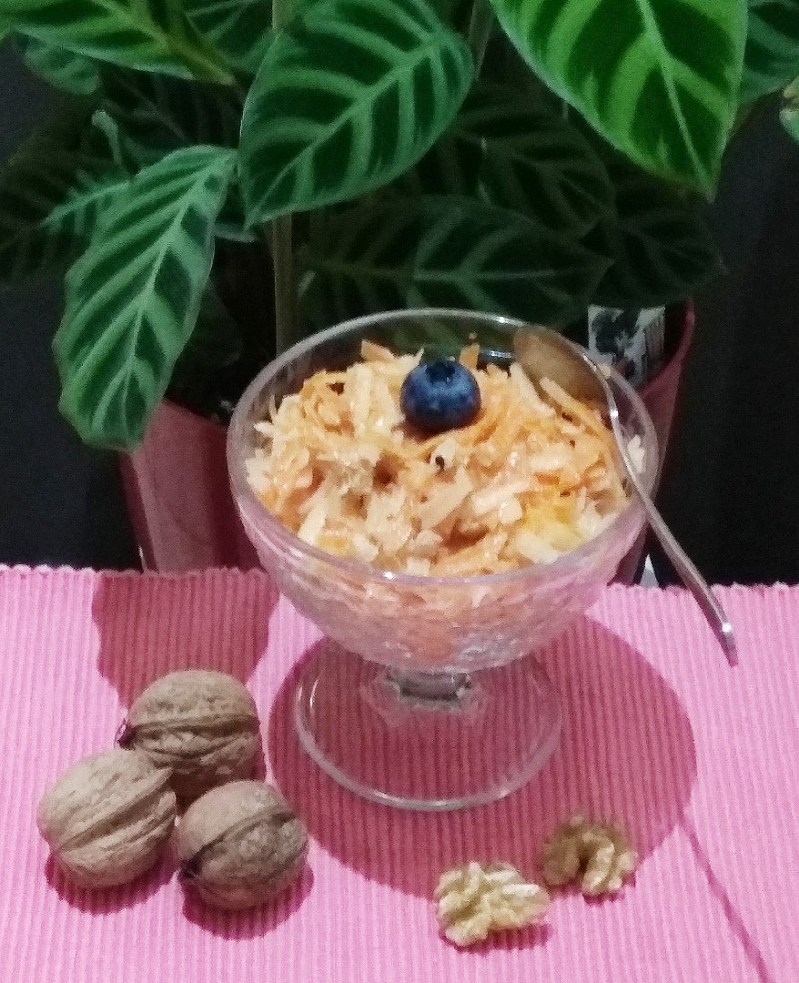 Салат с яблоком и морковью