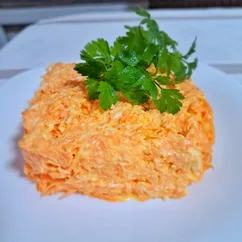  Салат с морковью, сыром и яйцом