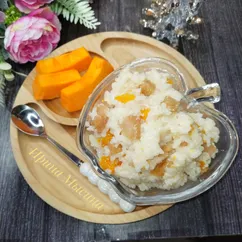 Рисовая молочная каша с тыквой и яблоком 