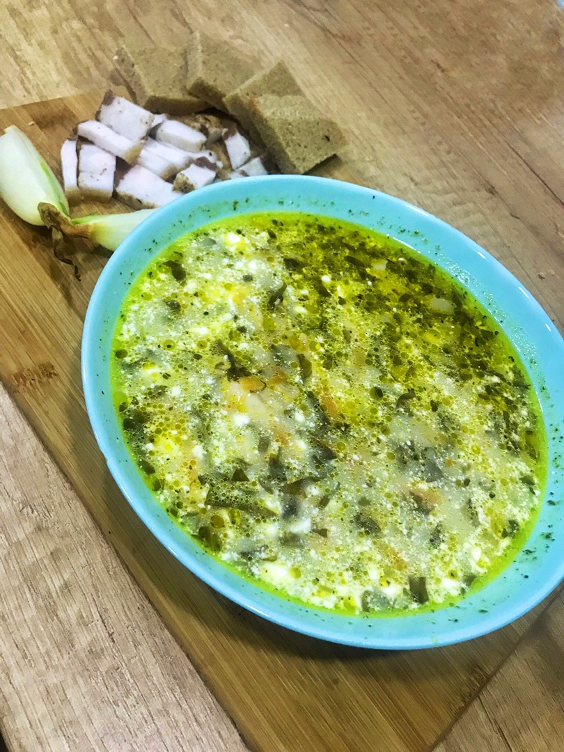 Зелёный борщ со щавелем и яйцом — рецепт с фото