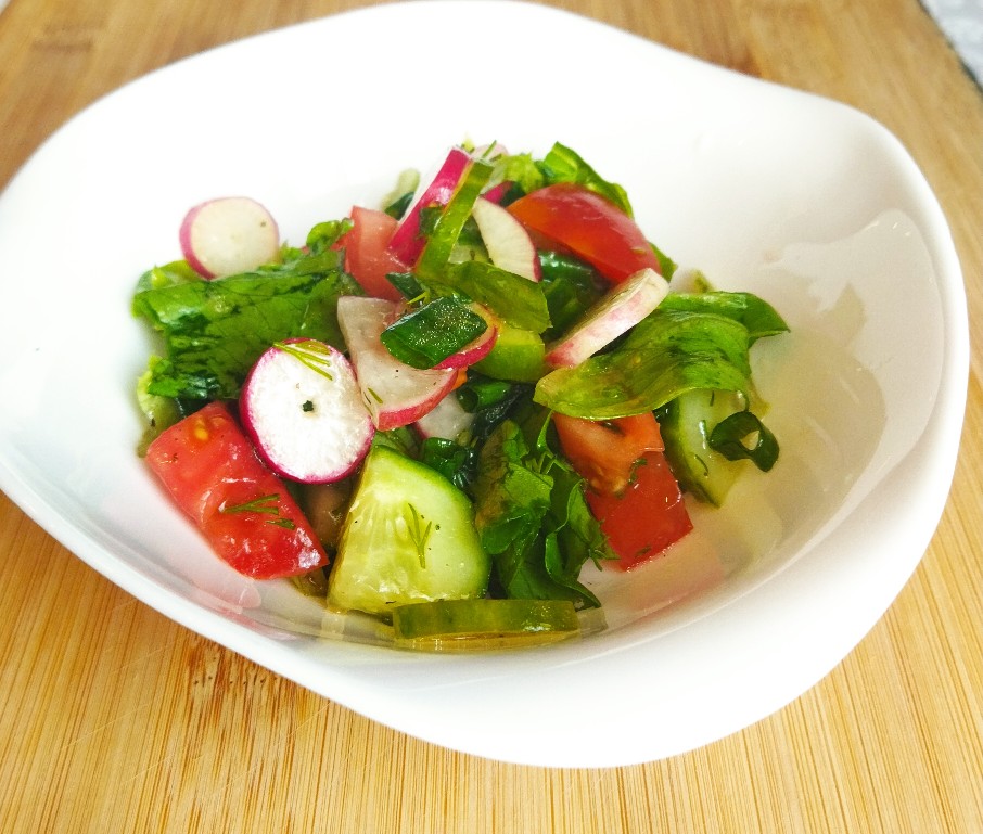 Салат с редиской овощной