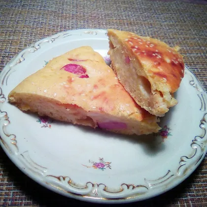 Быстрый пирог с сосисками и сыром, на кефире