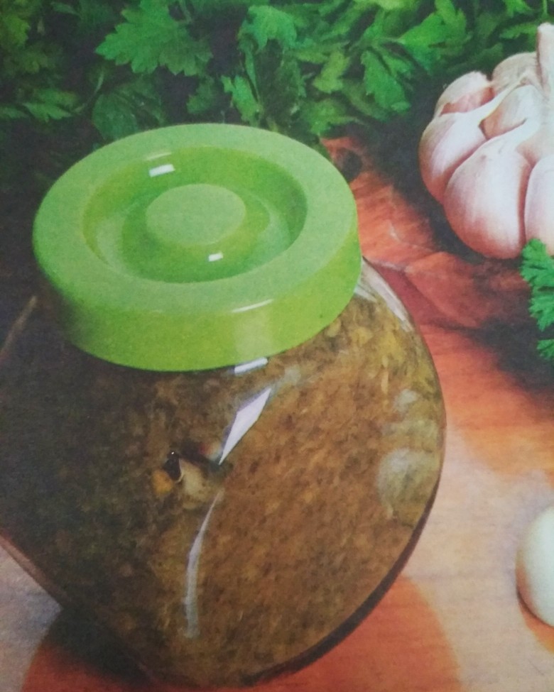 Соус из зелени с чесноком