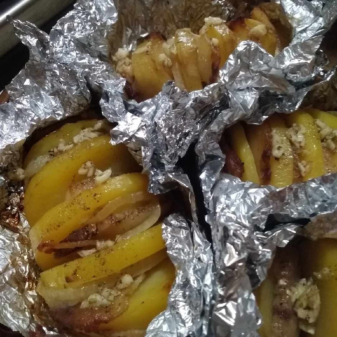 Картошка-гармошка с салом в духовке: рецепт с фото