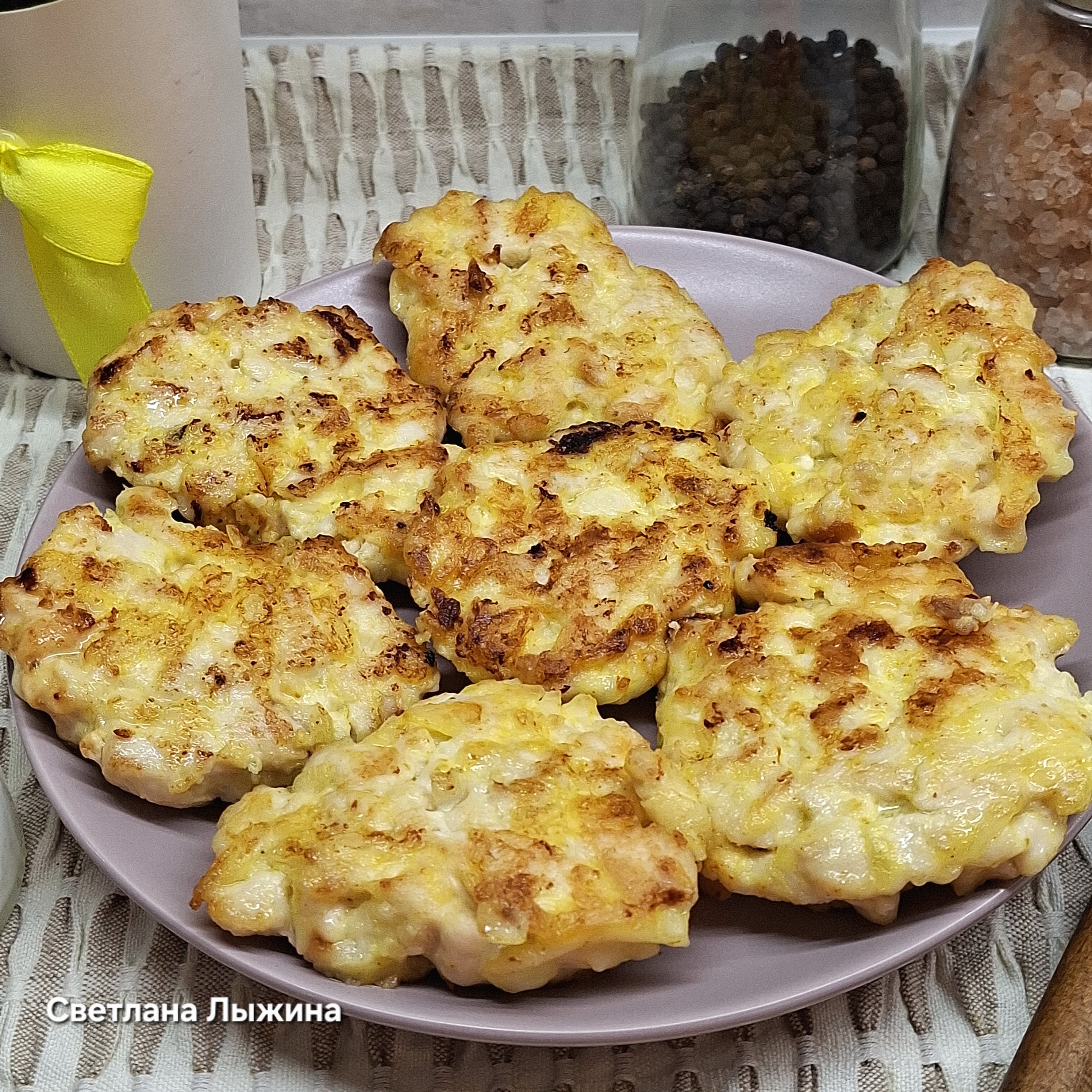 Рубленые куриные котлеты с плавленым сыром 