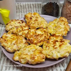 Рубленые куриные котлеты с плавленым сыром 