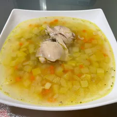 Легкий летний супчик с кабачком и курицей