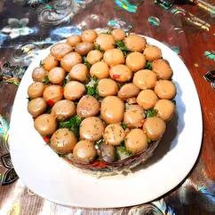 Новогодний салат '' Грибная поляна с курицей ''