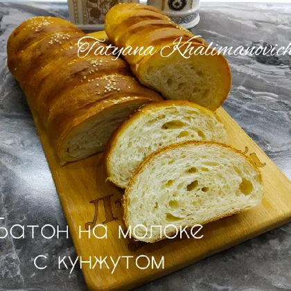 Батон на молоке с кунжутом