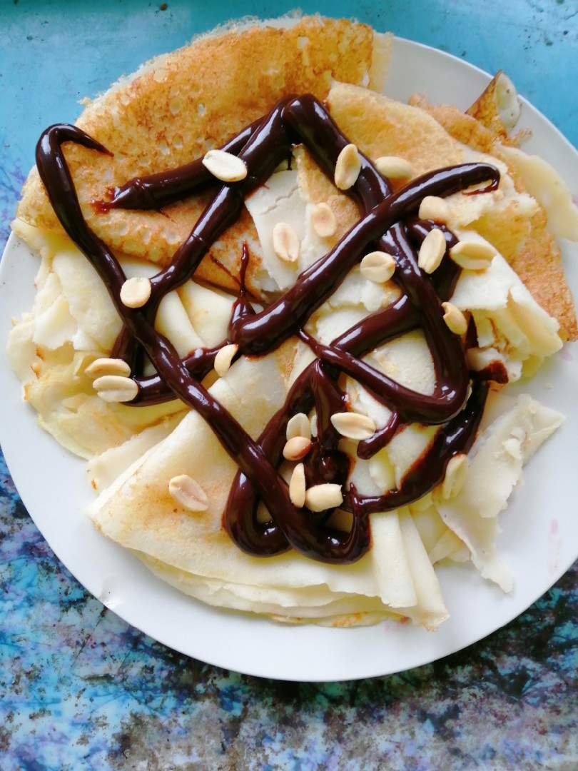 Рисовые блинчики с шоколадным соусом